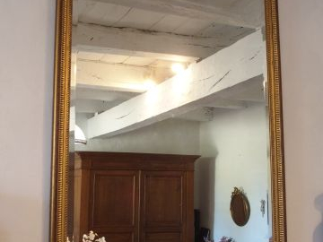 Glace de style Louis XVI, cadre en bois et stuc doré