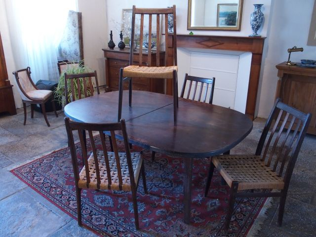 Mobilier de salle à manger 1970 en palmier et osier comprenant : une t