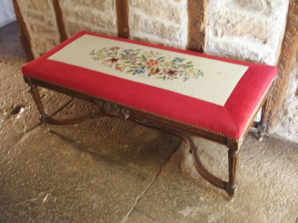 Vente aux enchères Banquette de style Louis XVI, garniture de tapisserie