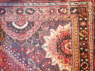 Vente aux enchères Tapis galerie fond rouge et bleu