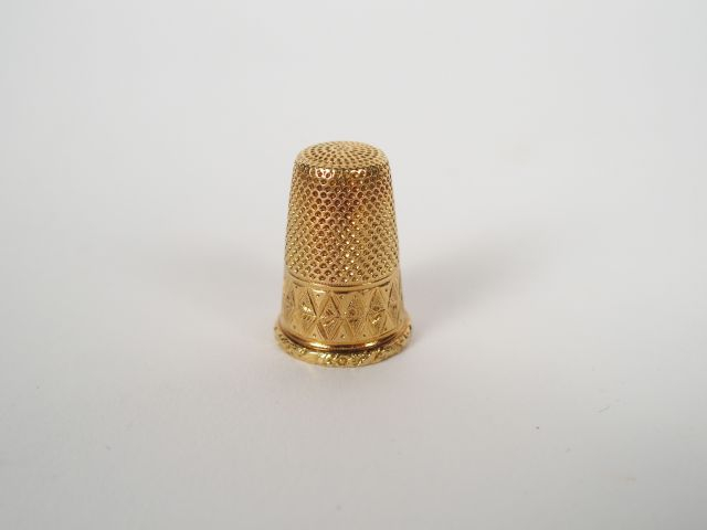 Dé à coudre en or jaune 14K. Poids: 4gr