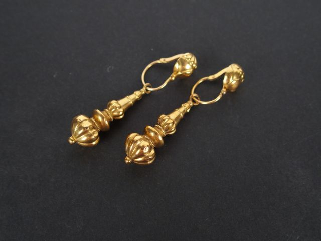 Perce oreilles Napoléon III en or jaune 14K. Poids: 2,6gr