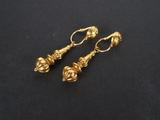 Vente aux enchères Perce oreilles Napoléon III en or jaune 14K. Poids: 2,6gr