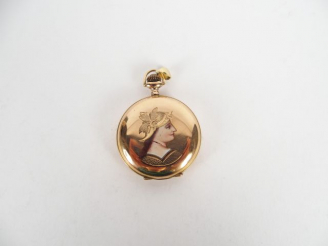 Vente aux enchères Montre savonnette en or jaune, décor d'émail "Profil de femme", 10 rub