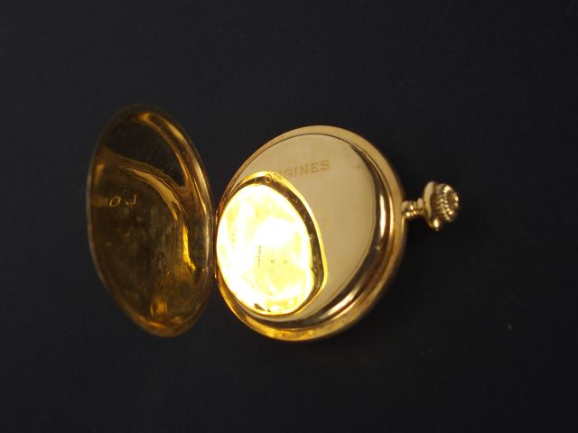 LONGINES. Montre savonnette en or jaune, mécanisme et boitiers signés 