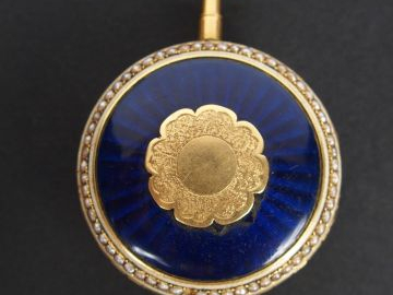 CARON à Paris (ca. XVIIIe). Montre de gousset en or jaune, décor de pe