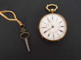 Vente aux enchères Montre de gousset en or jaune, décor émaillé (clé). Poids tel: 28gr