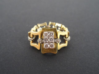 Vente aux enchères Bague maille souple monture or jaune ornée en son centre de 6 brillant