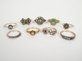 Vente aux enchères Ensemble de 9 bagues anciennes, monture or jaune, ornées de roses, écl