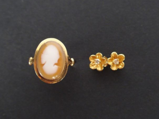 Vente aux enchères Bague monture or jaune ornée d'un camée "Profil de femme". TDD 43 Poid