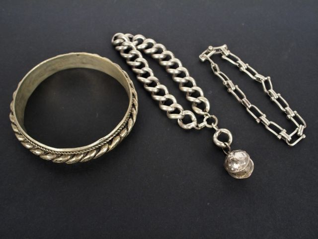 3 bracelets en argent. Poids: 107,4gr