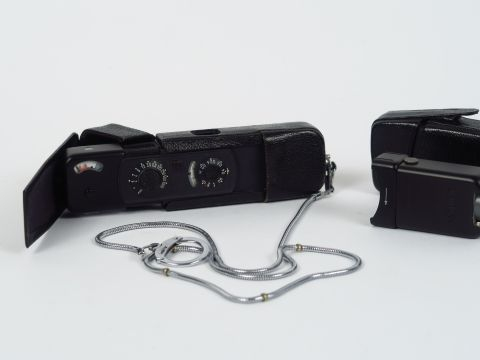 Minox BL noir, flash, chainette  étuis  Cond : Bel état