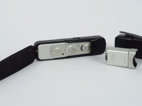 Minox C chromé, flash étuis  Cond : Bel état