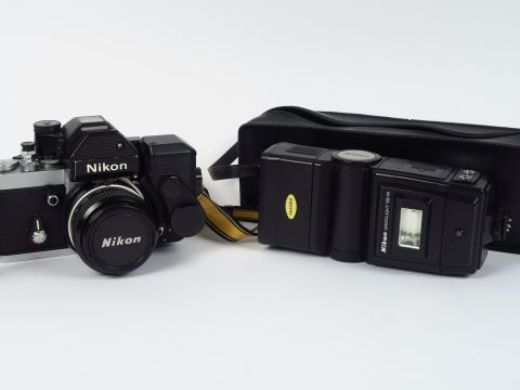 Nikon F2 N° 800474 objectif 1,4/50 ? prisme cellule, flash SB 16  Cond