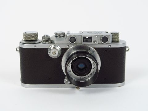 Leitz : Leica IIIa N° 258367 objectif Elmar 3,5/35 N°693959 parasoleil