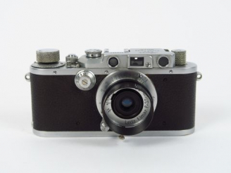 Vente aux enchères Leitz : Leica IIIa N° 258367 objectif Elmar 3,5/35 N°693959 parasoleil