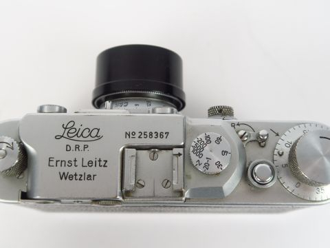 Leitz : Leica IIIa N° 258367 objectif Elmar 3,5/35 N°693959 parasoleil