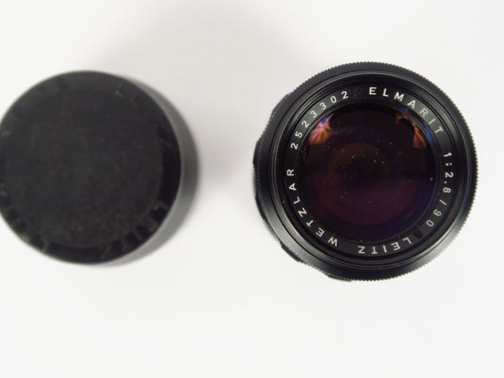 LEITZ Elmarit 2,8/90 M N°2523302 parasoleil 12575, bouchon AR