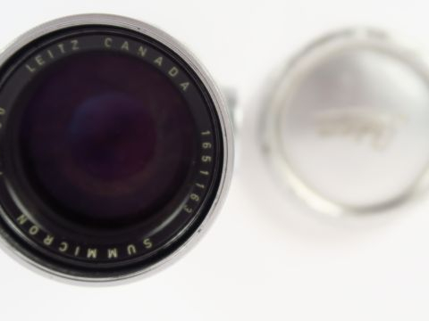 Leitz:Summicron 2/90 M N°1651163 Canada chromé bouchons   Cond : Bel é