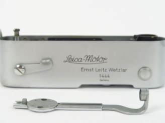Vente aux enchères Leitz :Leica Motor 1444 Mooly chromé, cuillère de déclenchement   Cond