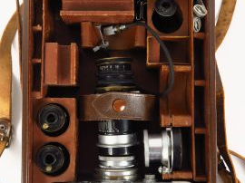 Vente aux enchères Leitz:Mallette Etneu contenant , Leica III N° 158886 objectif Summar 2