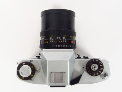 Leitz : Leicaflex SL N° 125203  objectif Summicron R 2/35  N°2936242 s