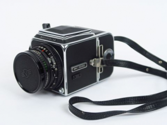 Vente aux enchères Hasselblad : 500C N°TT 69342 , dos TT 102967 objectif Distagon 5,6/60 
