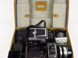 Hasselblad : 500C N°TT 69342 , dos TT 102967 objectif Distagon 5,6/60 