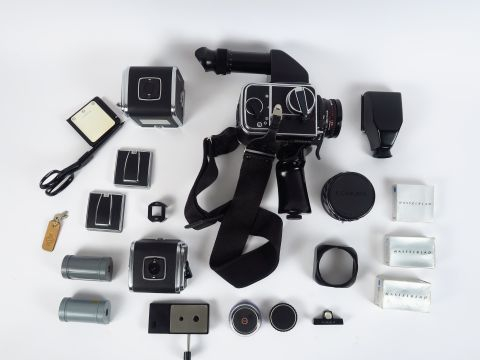 Hasselblad 500 CM N° UC N°175923 dos UT N°224176, objectif Planar  2,8