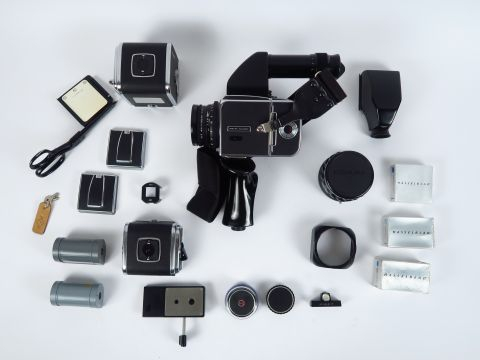 Hasselblad 500 CM N° UC N°175923 dos UT N°224176, objectif Planar  2,8