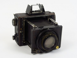 Vente aux enchères Ernemann : Klapp à tendeurs 6x9 , objectif Ernon 3,5/12cm mise au poin