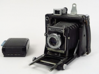 Vente aux enchères Graflex : Speed Graphic 6x9 objectif Optar 4,5/101, dos pring back, do