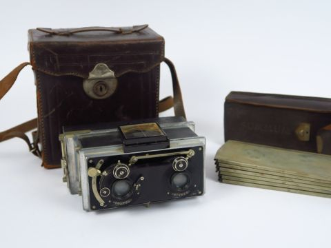 Leullier  Summun Stéréo 6x13 objectif Flor Berthiot 4,5/75 compur, dos