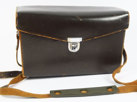 Leitz : sac cuir marron dimensions 13x19x30  pour 4 objectifs