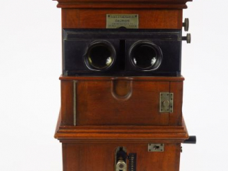 Vente aux enchères Gaumont : Borne Stéréo 944 format 6x13 petit accident à un oculaire , 