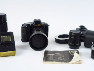 Vente aux enchères Canon : Boîtier T 90 Zoom Macro 35-105 , Canon FD 4/200, flash annulai