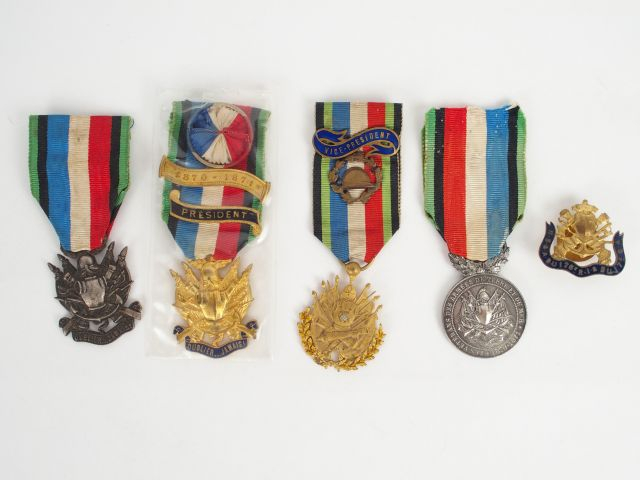 Lot de décorations françaises relative aux vétérans de la guerre de 18