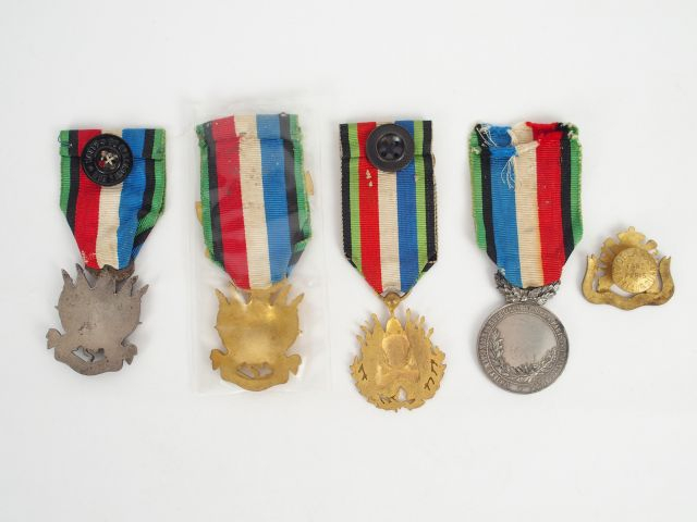 Lot de décorations françaises relative aux vétérans de la guerre de 18
