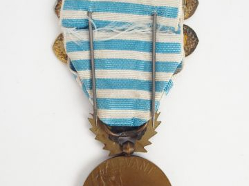 Médaille du levant, deux barrettes « 1926 LEVANT 1926 » une en métal d