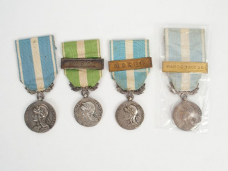 Vente aux enchères Lot de décorations françaises. Médailles coloniales, les 4 avec rubans
