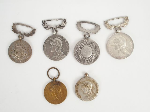 Lot de décorations françaises 6 modules de médaille coloniale. 1.