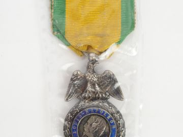 Médaille militaire second empire aigle aux ailes détachées, tête de l’