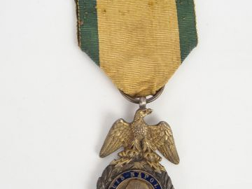Médaille militaire second empire aigle doré aux ailes détachées, tête 