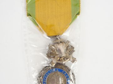 Belle et rare médaille militaire troisième république, variante à trop