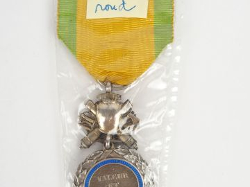 Belle et rare médaille militaire troisième république, variante à trop