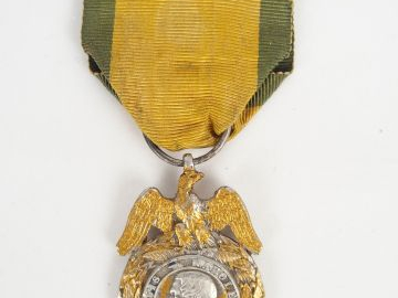 Belle et rare médaille militaire dans sa version primitive à l’aigle a