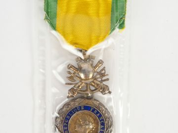 Belle et rare médaille militaire troisième république, variante à trop