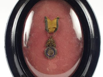 Médaille militaire troisième république probablement modèle dit « de V