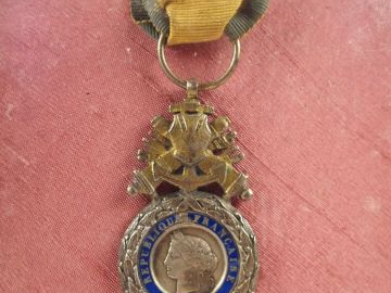 Médaille militaire troisième république probablement modèle dit « de V