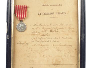 Cadre contenant la médaille commémorative de l’expédition d'Italie (18